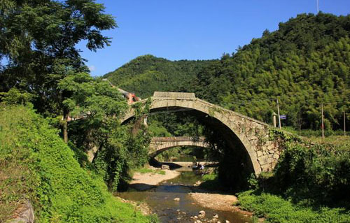 “小桥横截，缺月初弓”是如何白话文解说？